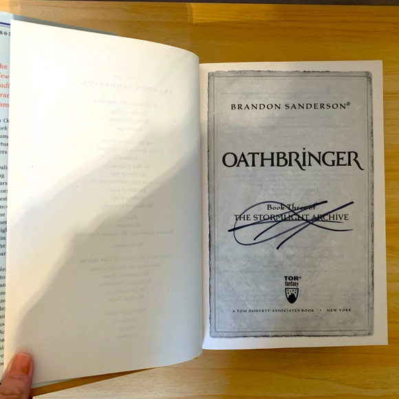 Brandon Sanderson Oathbringer, Hardcover First Edition Signed by author. - Picture 4 of 11